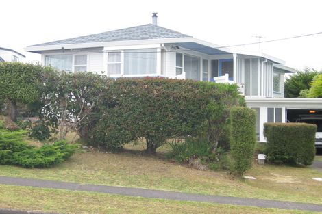 Photo of property in 2/8 Seaview Road, Glenfield, Auckland, 0629