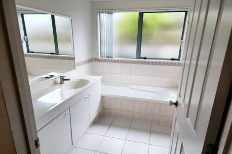 Photo of property in 8 Huntington Drive, Huntington Park, Auckland, 2013