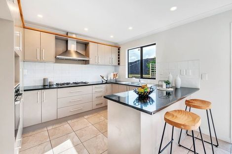 Photo of property in 35 English Oak Drive, Schnapper Rock, Auckland, 0632