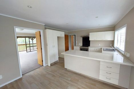 Photo of property in 8 Lowtherhurst Road, Massey, Auckland, 0614