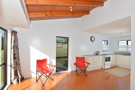 Photo of property in 17 Great North Road, Te Kamo, Whangarei, 0112