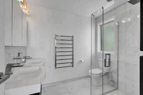 Photo of property in 4 Vardon Way, Waiwhakaiho, New Plymouth, 4312