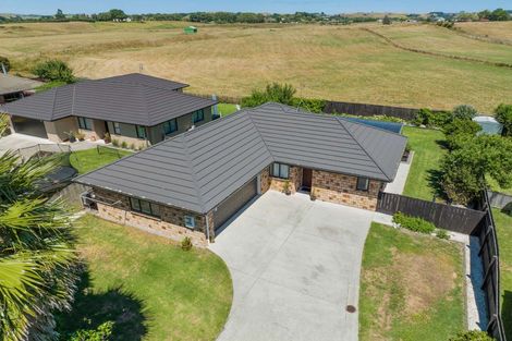 Photo of property in 26 Breaker Grove, Waiuku, 2123