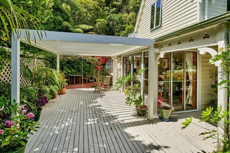 Photo of property in 15 Whiorau Grove, Lowry Bay, Lower Hutt, 5013