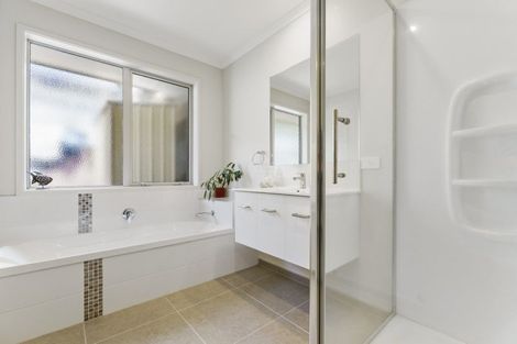 Photo of property in 37 Rochfort Crescent, Pyes Pa, Tauranga, 3112