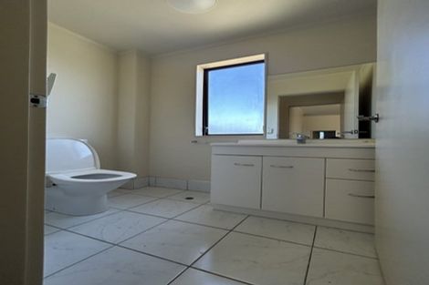 Photo of property in 5 Mitika Way, Strathmore Park, Wellington, 6022