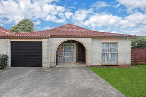 Photo of property in 7a Kirrama Place, Conifer Grove, Takanini, 2112