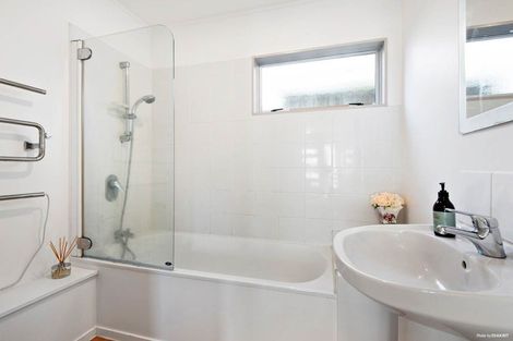 Photo of property in 2/58 Zefiro Drive, Massey, Auckland, 0614