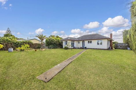 Photo of property in 50 Farquhar Road, Glendene, Auckland, 0602