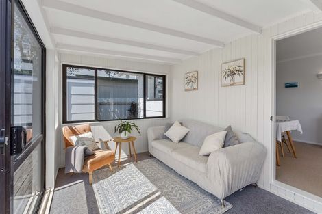 Photo of property in 13 Atua Street, Waikanae Beach, Waikanae, 5036