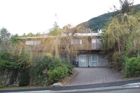 Photo of property in 24 Greenstone Place, Fernhill, Queenstown, 9300