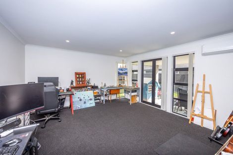 Photo of property in 8 Ladeira Place, Fitzroy, Hamilton, 3206