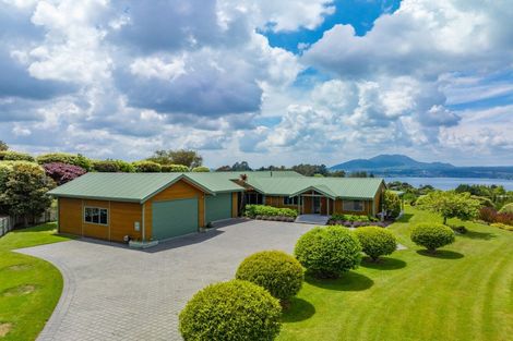 Photo of property in 8 Cameron Drive, Acacia Bay, Taupo, 3385