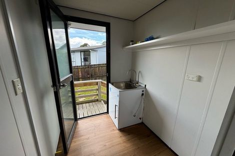 Photo of property in 2/76 Parrs Cross Road, Henderson, Auckland, 0612