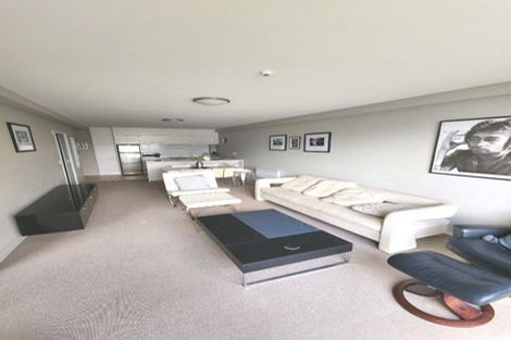 Photo of property in The Capital, 2/370 Oriental Parade, Oriental Bay, Wellington, 6011