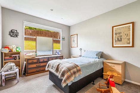 Photo of property in 1 Gavinike Place, Waimauku, 0812