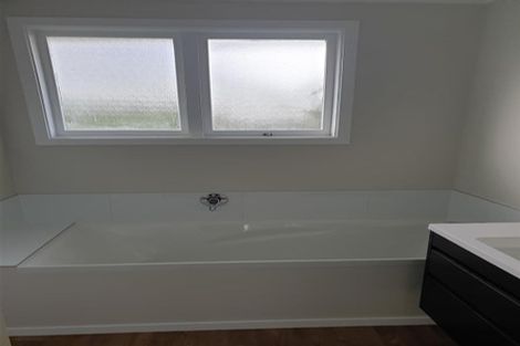 Photo of property in 127 Hutchinsons Road, Bucklands Beach, Auckland, 2014