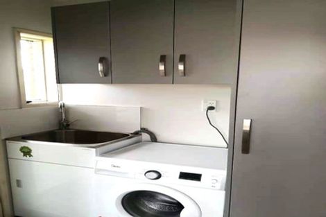 Photo of property in 2/205 Forrest Hill Road, Forrest Hill, Auckland, 0620