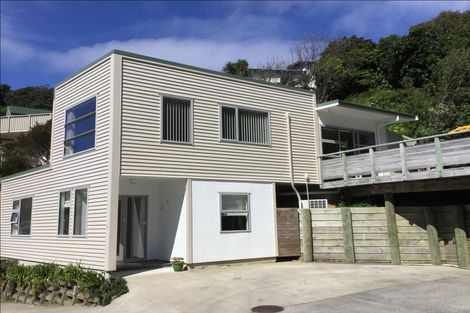 Photo of property in 24 Kellsmere Crescent, Island Bay, Wellington, 6023
