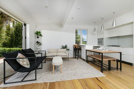 Photo of property in 9 Pine Avenue, Henderson, Auckland, 0612