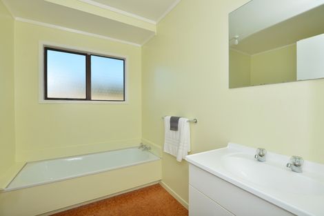 Photo of property in 17 Great North Road, Te Kamo, Whangarei, 0112