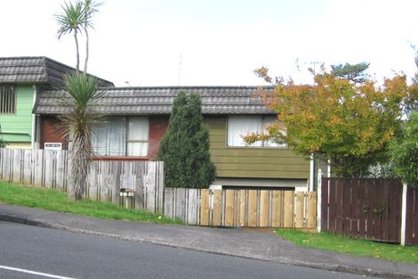 Photo of property in 2/2 Kemp Road, Massey, Auckland, 0614