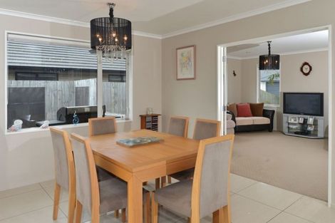 Photo of property in 18 Roto View, One Tree Point, 0118