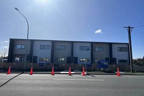 Photo of property in 150c Chivalry Road, Glenfield, Auckland, 0629