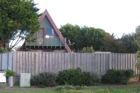 Photo of property in 10 Hastings Street, Waikanae Beach, Waikanae, 5036