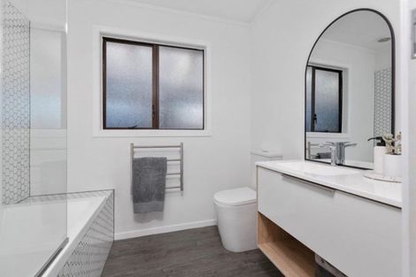 Photo of property in 3 Kupe Drive, Carterton, 5713