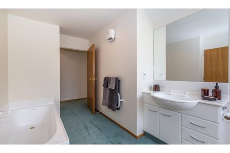 Photo of property in 6 Oakview Lane, Cashmere, Christchurch, 8022