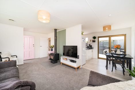Photo of property in 27 Hillcrest Drive, Kelvin Grove, Palmerston North, 4414