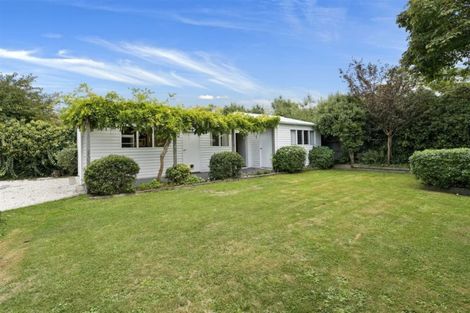 Photo of property in 17 Martin Avenue, Beckenham, Christchurch, 8023