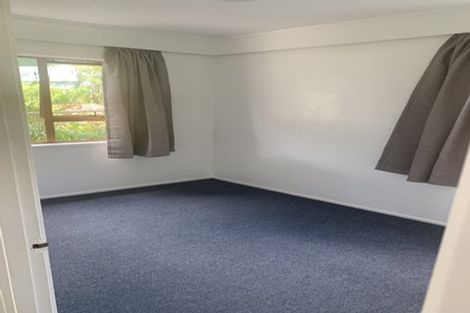Photo of property in 11 Ian Place, Glendene, Auckland, 0602
