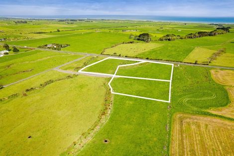 Photo of property in 7104 South Road, Warea, New Plymouth, 4381