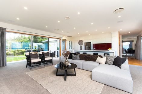 Photo of property in 135 Eskridge Drive, Eskdale, Napier, 4182