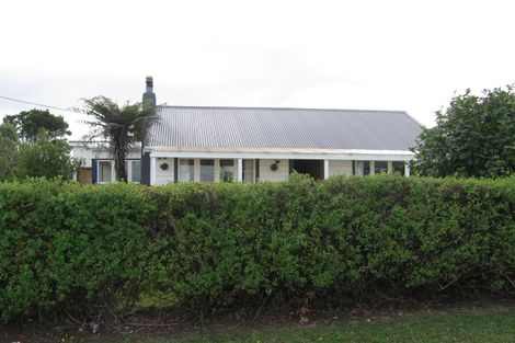 Photo of property in 2/884 East Coast Road, Northcross, Auckland, 0630