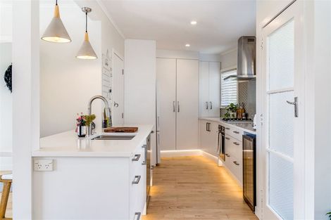 Photo of property in 15 Camelot Place, Glenfield, Auckland, 0629