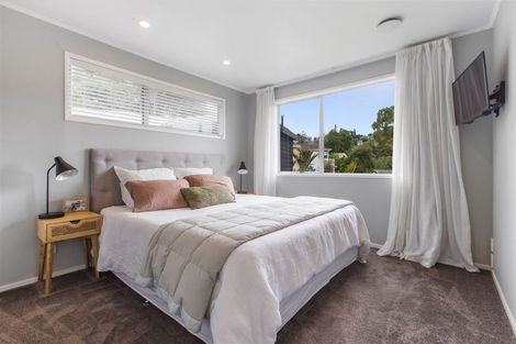 Photo of property in 1/12 Wanita Place, Totara Vale, Auckland, 0629