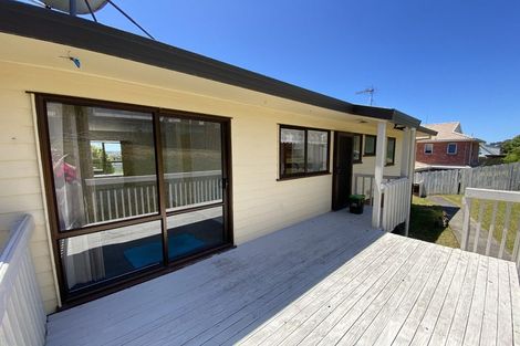 Photo of property in 40 Barbados Drive, Unsworth Heights, Auckland, 0632