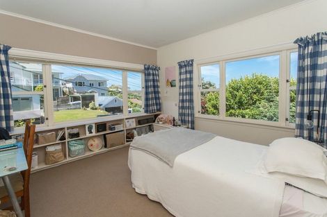 Photo of property in 25 Omar Street, Khandallah, Wellington, 6035