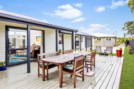 Photo of property in 13a Albert Road, Kelston, Auckland, 0602