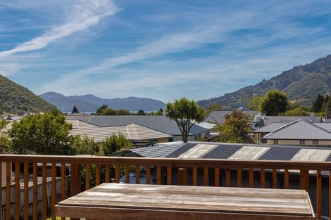 Photo of property in 11 Ranui Street, Waikawa, Picton, 7220