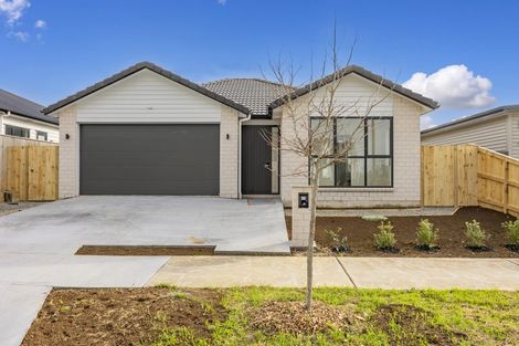 Photo of property in 17 Cara Avenue, Kumeu, 0810