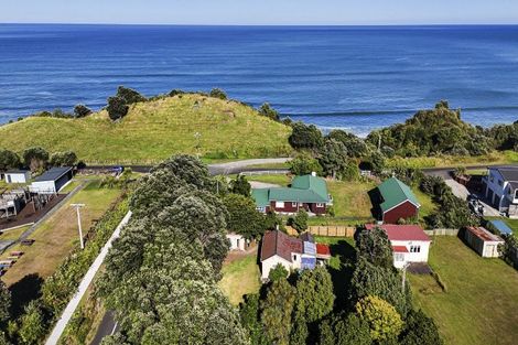 Photo of property in 6 Rangi Street, Mokau, 4376