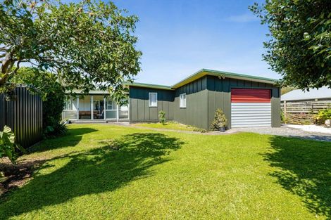 Photo of property in 2 Hills Road, Tongaporutu, Urenui, 4378