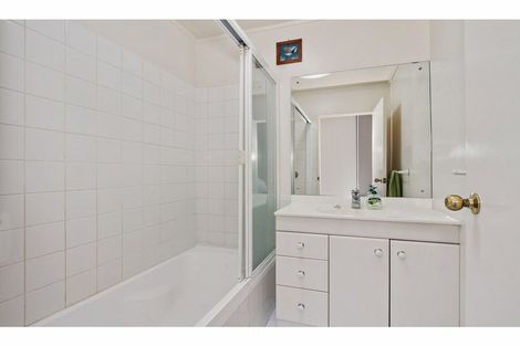 Photo of property in 4 Tern Place, Unsworth Heights, Auckland, 0632