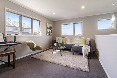 Photo of property in 17 Spinnaker Drive, Te Atatu Peninsula, Auckland, 0610