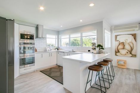 Photo of property in 2 Fern Grove, Taradale, Napier, 4112