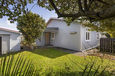 Photo of property in 2 Chilman Street, Strandon, New Plymouth, 4312